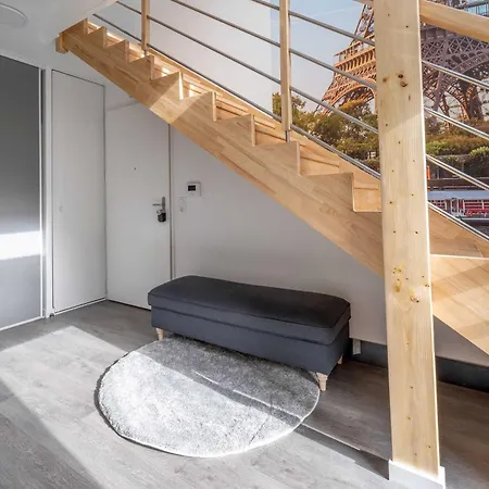 Modern -1br- 4p- *